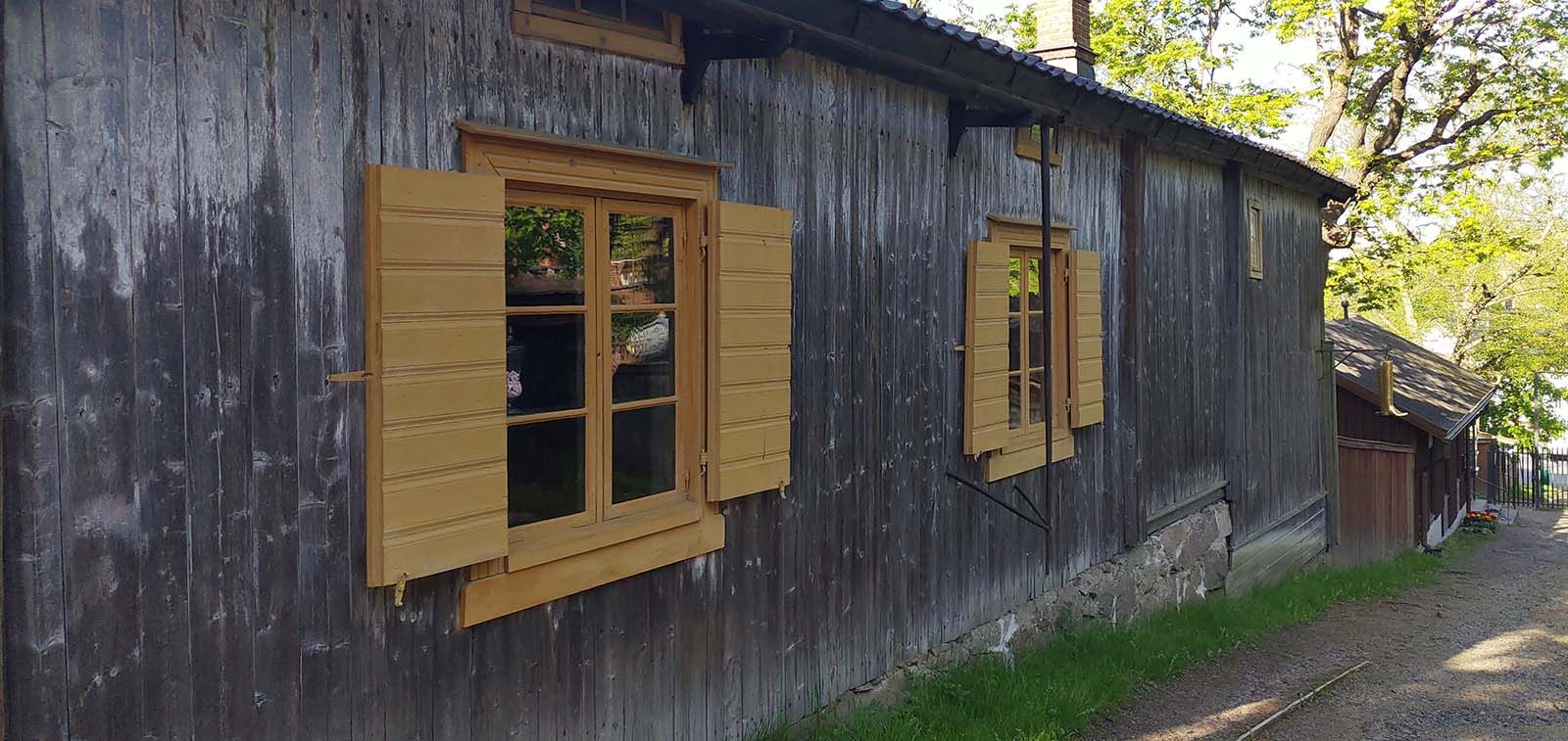 Kevättä, kakkuja ja kirjallisia tuotoksia -kirjoituspajat ja opastukset