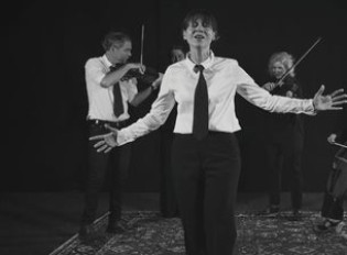 Brels galna Karusell image