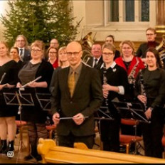 Vakavasti viihteellä image