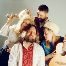 Ne Lintuizet: joulu 2025