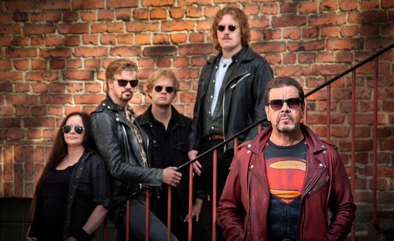 Pate Mustajärvi & Iskupartio X