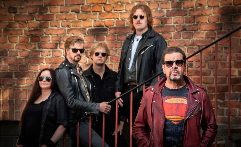 Pate Mustajärvi & Iskupartio X