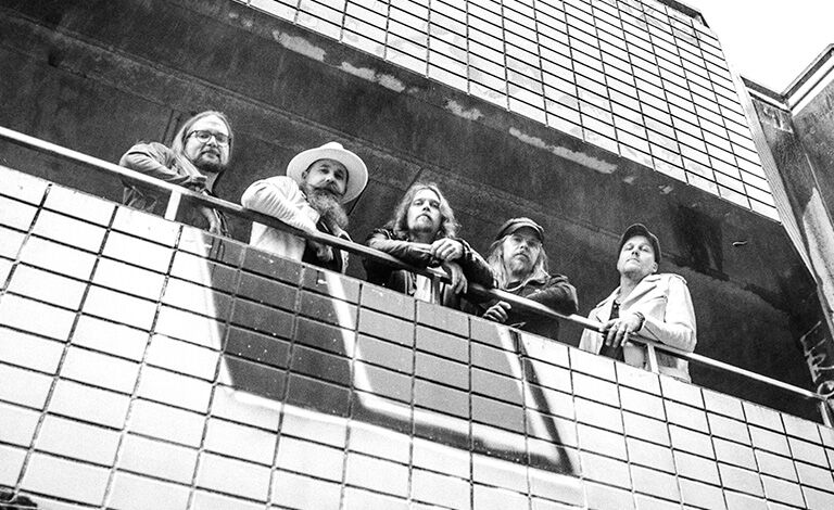 The Empire Strikes (Levyjulkkarit)