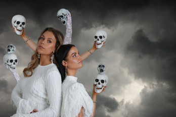 Mathilda och Andrea - Skelett i garderoben image