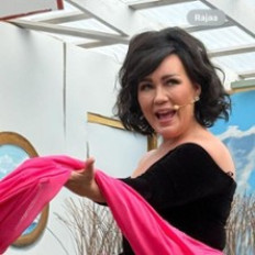 Paula Koivuniemi - AIKUINEN NAINEN