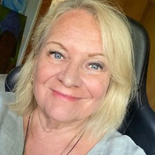 Meediotilaisuus viestejä henkimaailmasta