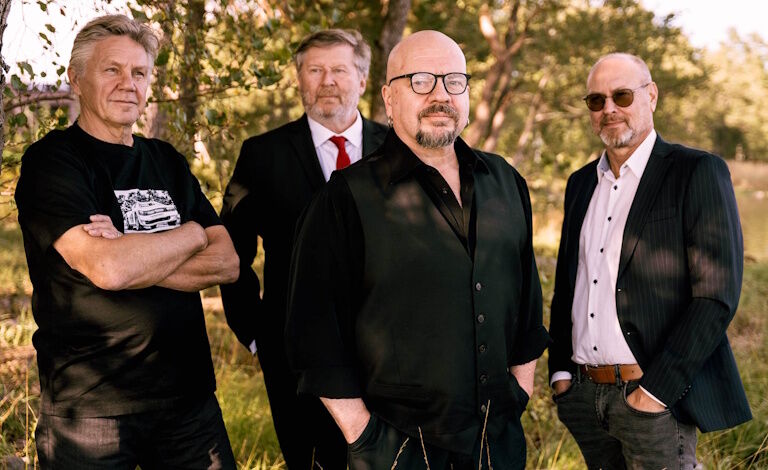 Leavings-Orkesteri solistinaan Timo Rautiainen