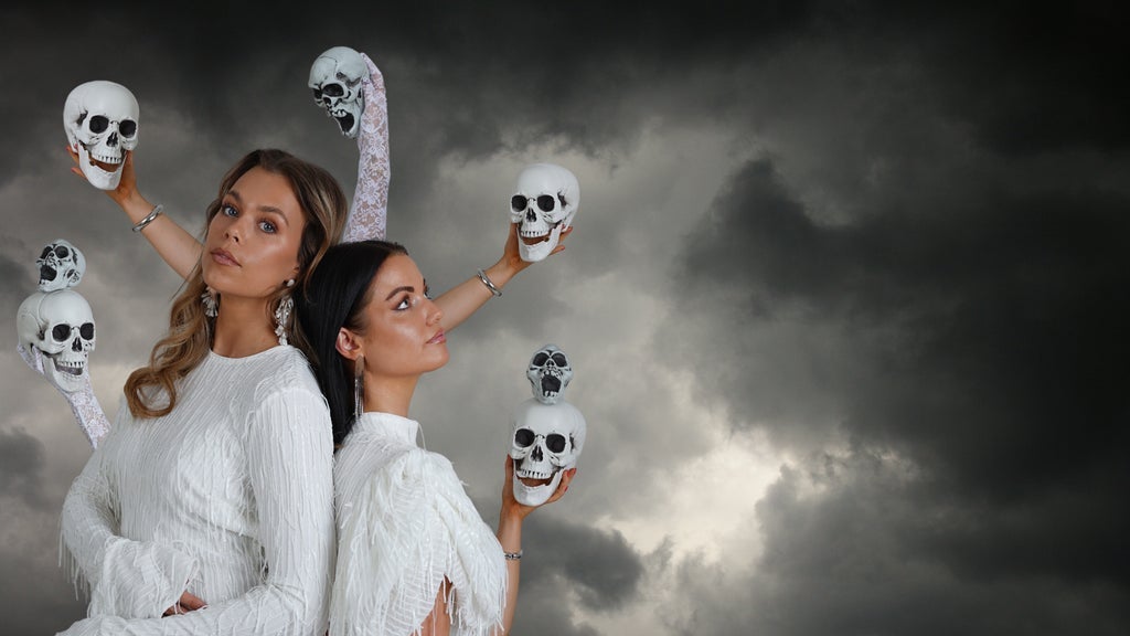 Mathilda och Andrea - Skelett i garderoben