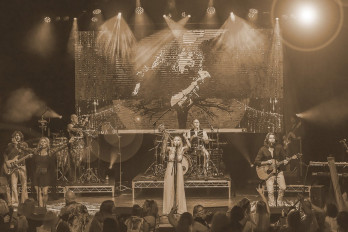 Running In The Shadows of Fleetwood Mac