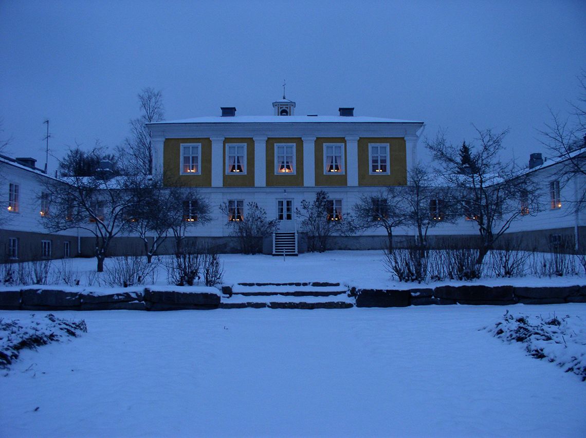 FT Teppo Ylitalon luento: KylÃ¤n kohoralla komiasti