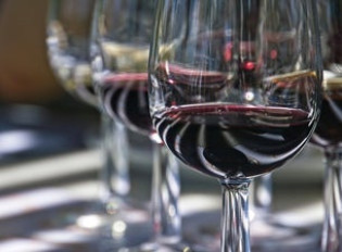 Meilahden Kartanon Taidehalli: Art & Wine-tasting 5.2