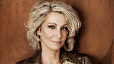 Claudia Jung mit Band image