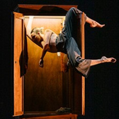 People Watching: Play Dead