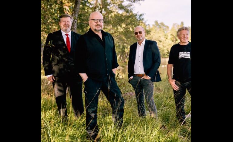 Leavings-orkesteri solistinaan Timo Rautiainen