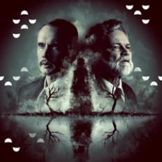 Mustapukuinen nainen, K-18 anniskelunäytös