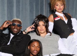 SZN4 - NEXT STOP: THE TOUR