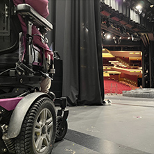 Esteetön kulissikierros