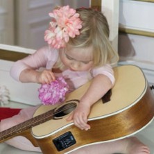 Juuresta latvaan – Flamencoa ja bluesia lasten hyväksi