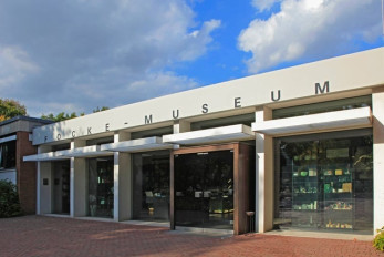 Steinzeitliche Musikinstrumente bauen - Kindersamstag im Focke-Museum
