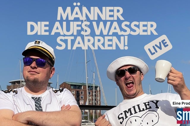 Männer die aufs Wasser starren LIVE