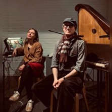 Fredagar på Sibbe: Lau Nau & Matti Bye