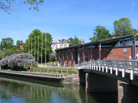 KÃ¤sityÃ¶nÃ¤ tehdyn Lasin lumo