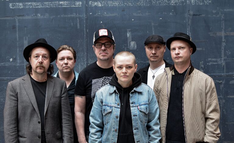 The Northquakes -levyjulkkarit + Fox Confession