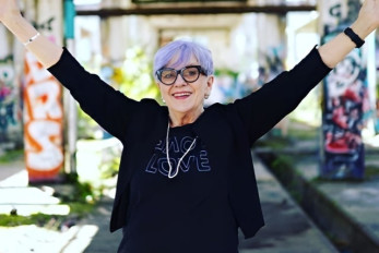 EWA PERSSON - FNISS, SKRATT & TÅRAR