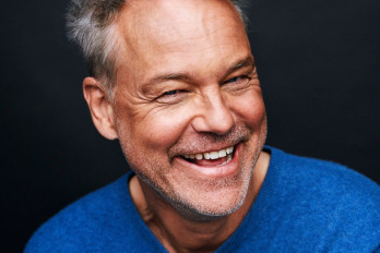 Henrik Schyffert - Stor humor på stor scen