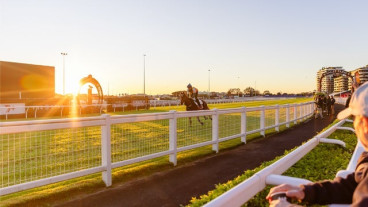 Anzac Day Raceday presented by Cricks Highway - Moreton Dining