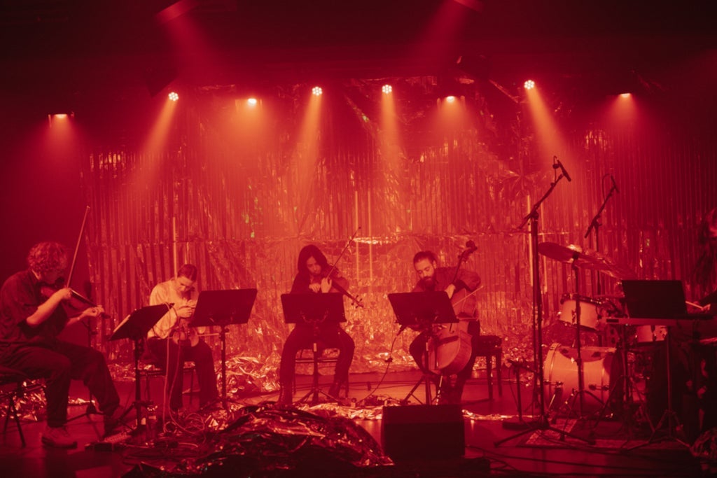 ...waves are omnipresent (Hyper II)