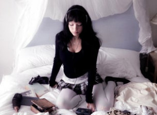 Esha Tewari - EU/UK DEBUT TOUR image