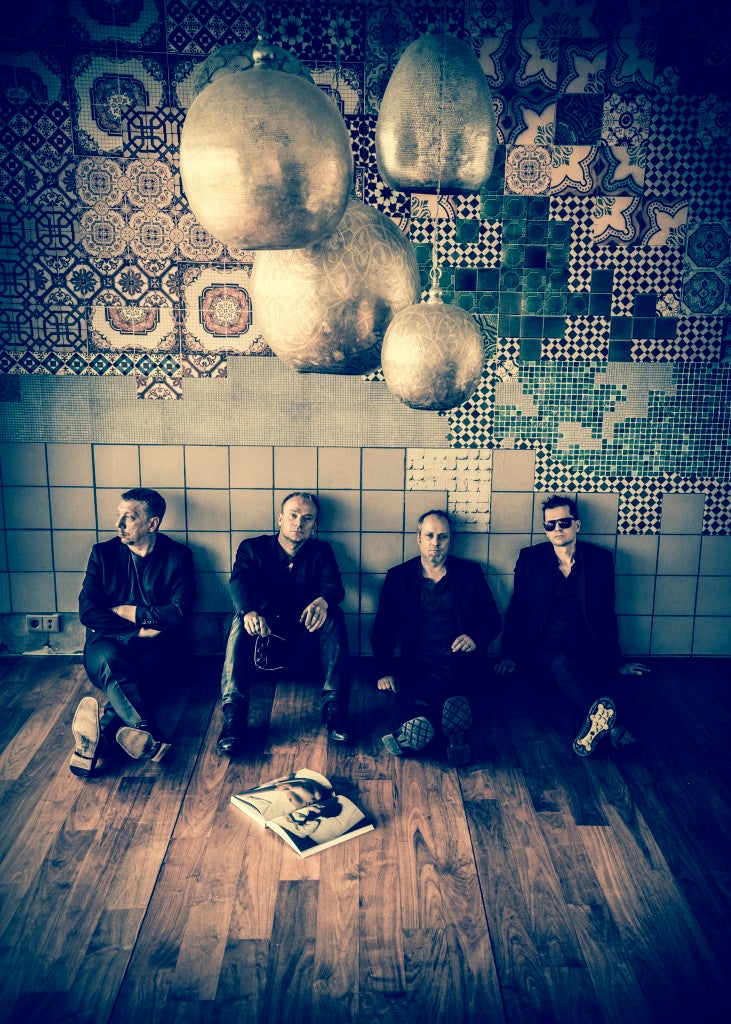 Neljä Ruusua: Akustinen unelma – Sähköinen sydän