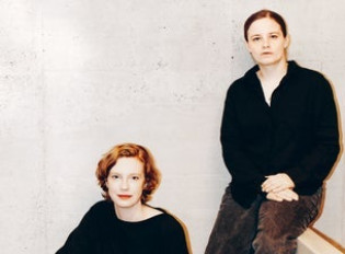 Jasna Fritzi Bauer & Luise Wolfram lesen Love Letters