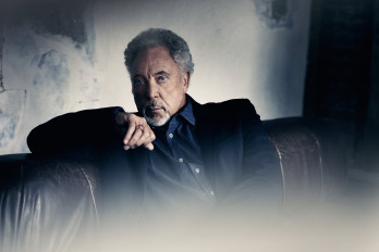 Tom Jones - COME GATHER ROUND 2026 | Ticket + Hotel image