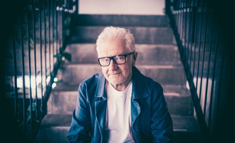 Pekka Ruuska: "Halki tuhannen savuisen salongin"