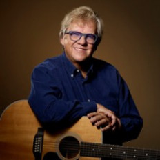 Allsång i Uleåborg Hupisaarella