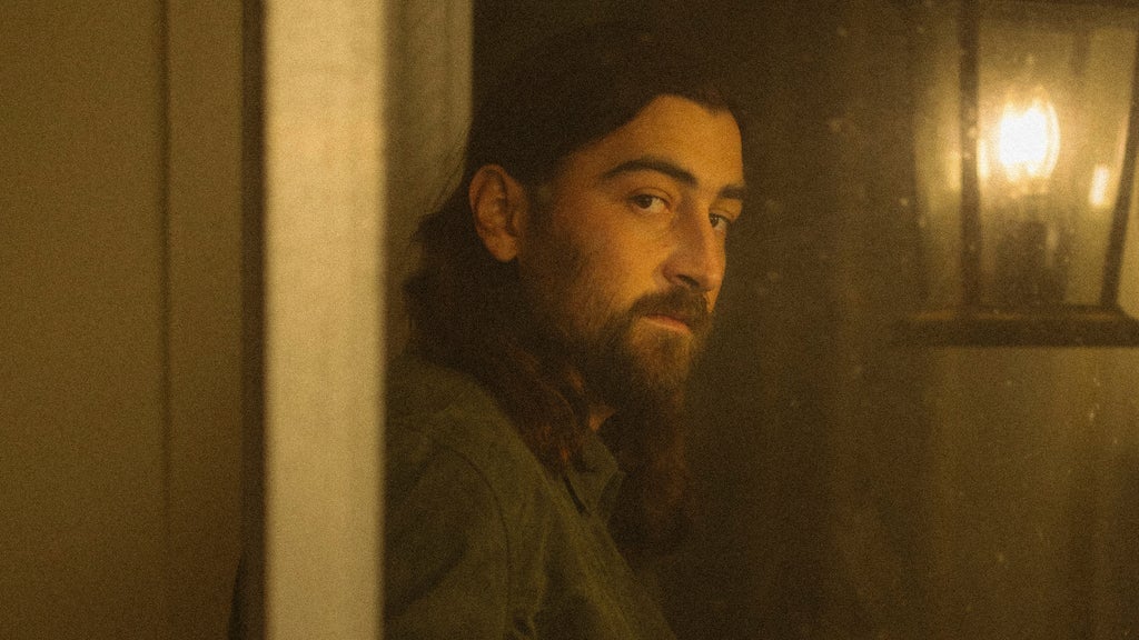 Noah Kahan - The Great Divide Tour | Premium Packages