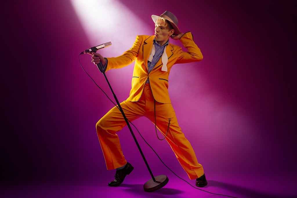 Alexander Scheer singt David Bowie