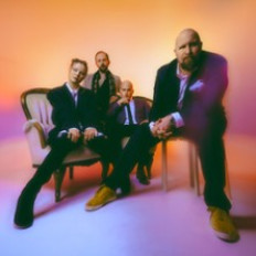 LOGOMON AITIOT: RICKY-TICK BIG BAND & JULKINEN SANA