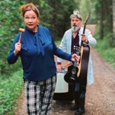 Teatterivierailu: Aina onnelliset
