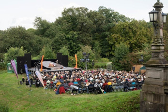 DIE ARTVERWANDTEN & UKULELENORCHESTER - Gastspiel