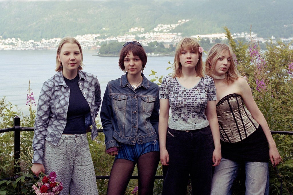 women in emotion - Vepsestikk