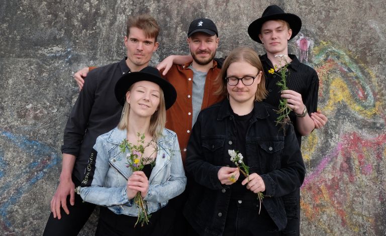 Myy Anderson, Vihreä maa, VARIS