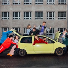 Stella Polariksen Vapaa pudotus – improvisoitu näytelmä 