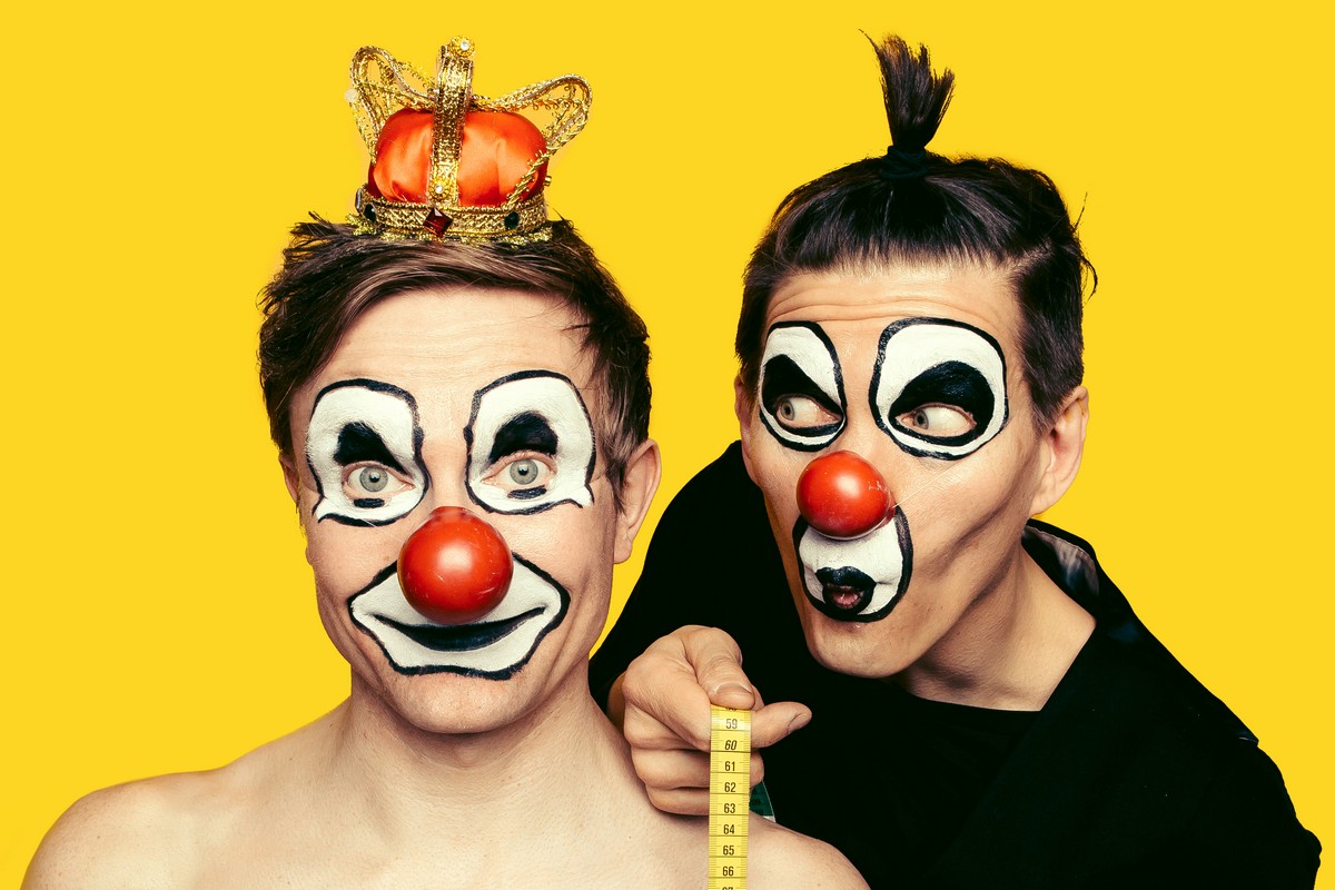 Red Nose Company Keisarin uudet vaatteet
