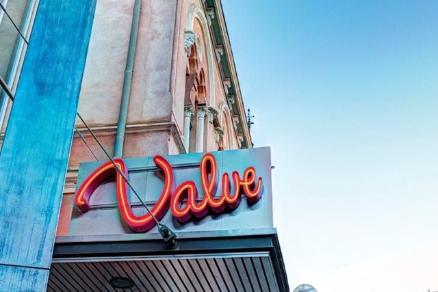 LUMOTUT SANAT: Keskellä joki kaartelee